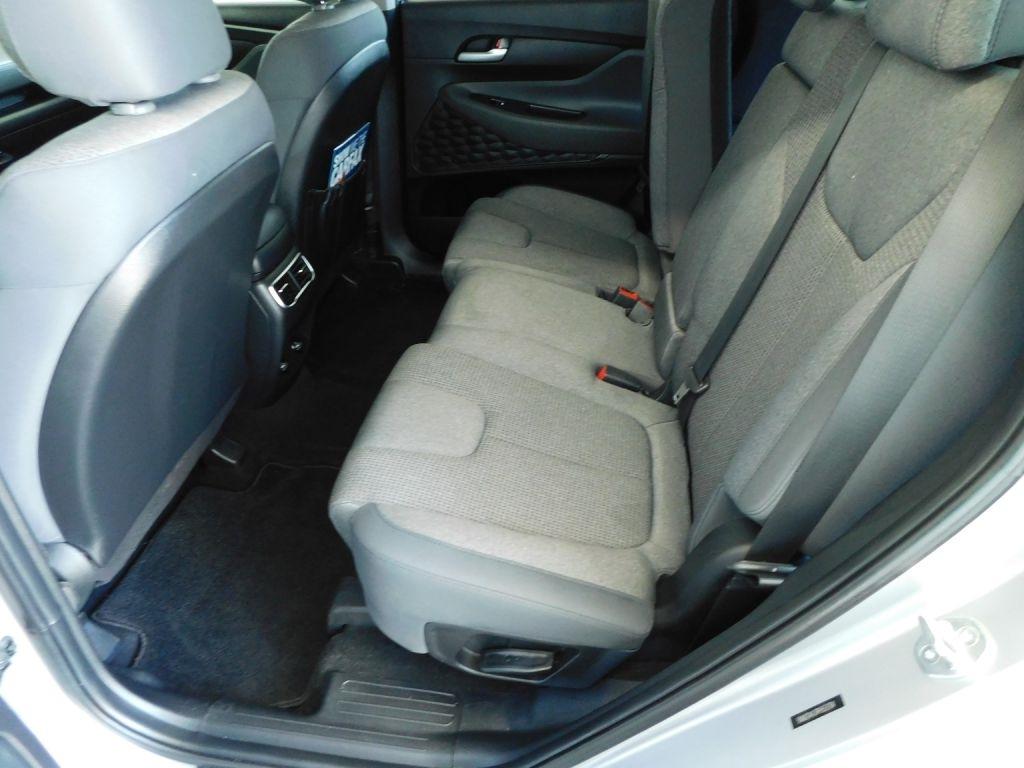 Hyundai Santa Fe SE 2023