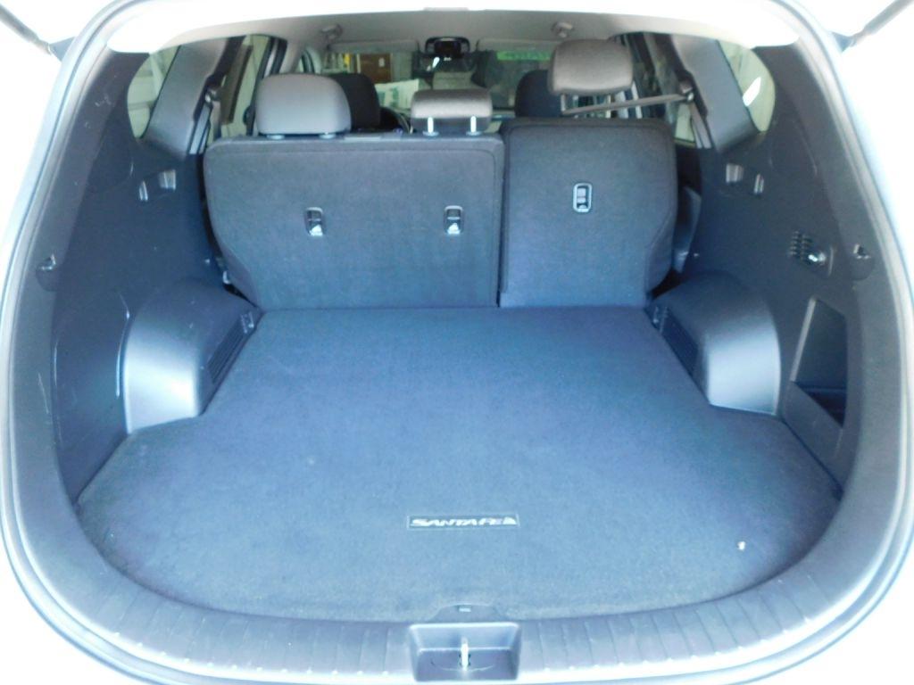 Hyundai Santa Fe SE 2023