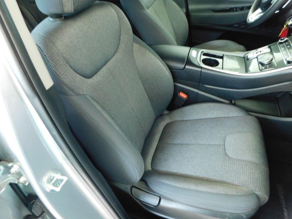 Hyundai Santa Fe SE 2023