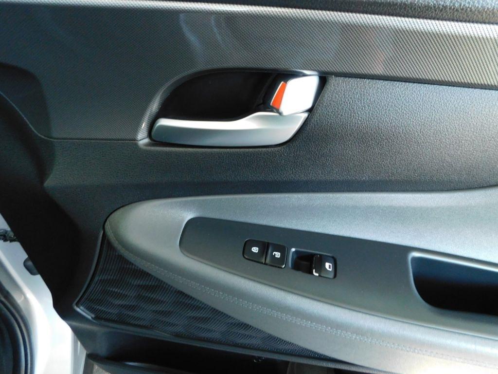 Hyundai Santa Fe SE 2023