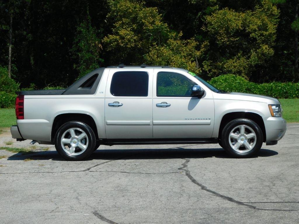 Chevrolet Avalanche LTZ 2WD 2008
