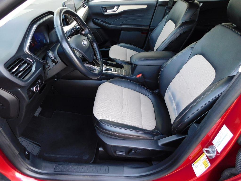 Ford Escape Titanium 4WD 2022