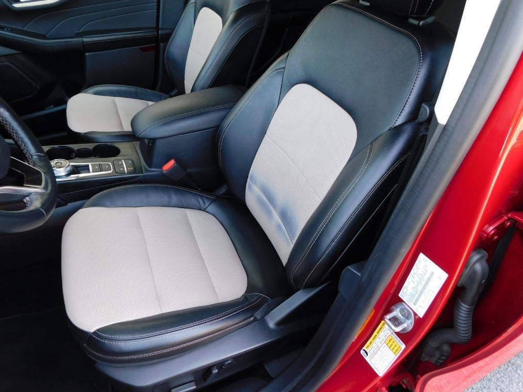 Ford Escape Titanium 4WD 2022