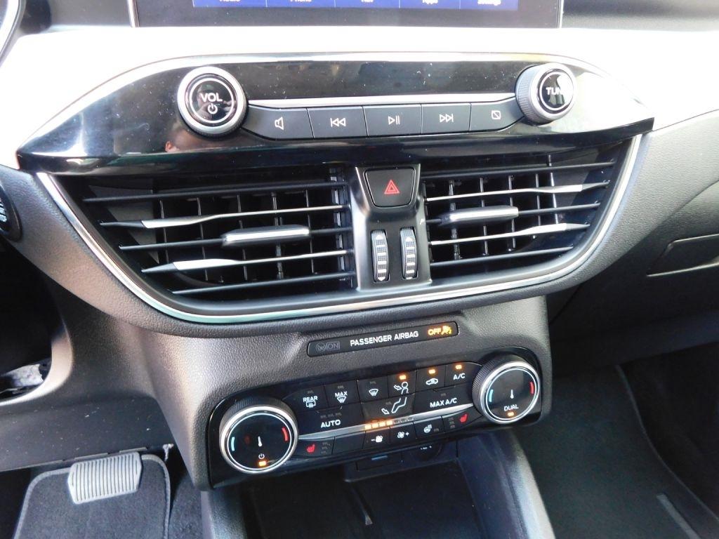 Ford Escape Titanium 4WD 2022