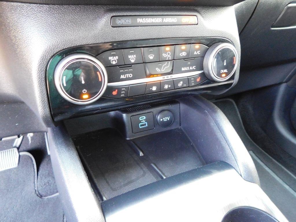Ford Escape Titanium 4WD 2022