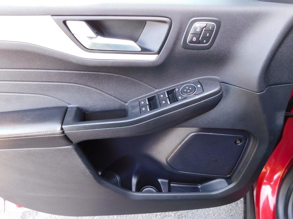 Ford Escape Titanium 4WD 2022