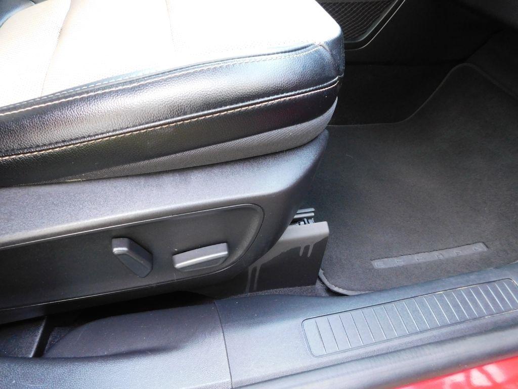 Ford Escape Titanium 4WD 2022
