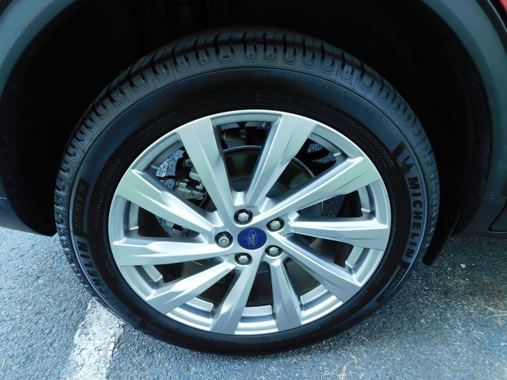 Ford Escape Titanium 4WD 2022