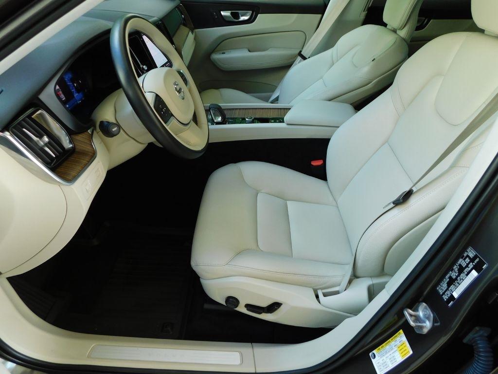 Volvo XC60 T8 Momentum Hybrid 2022