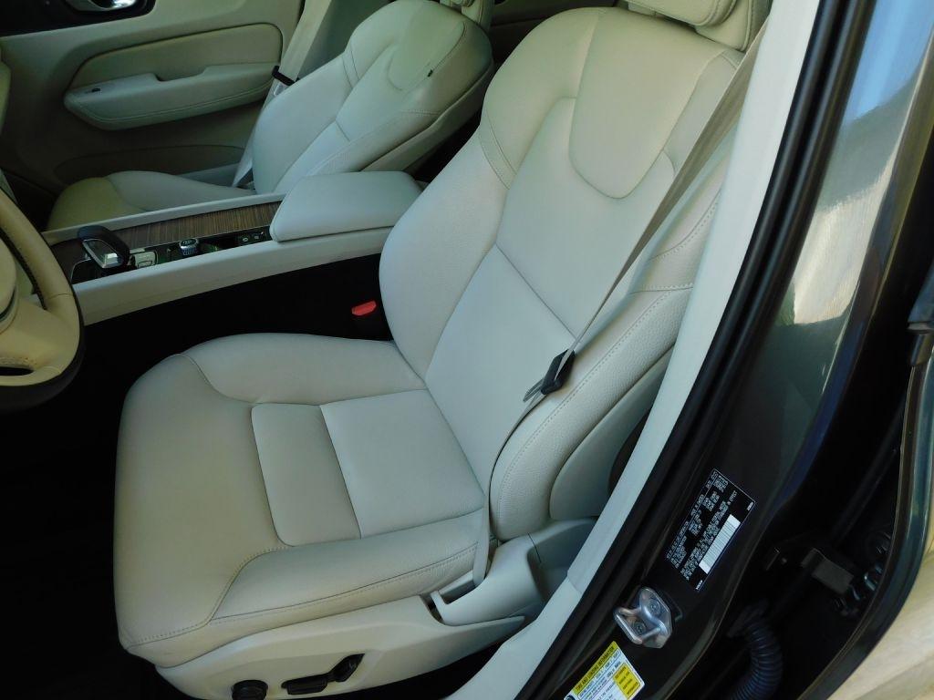 Volvo XC60 T8 Momentum Hybrid 2022