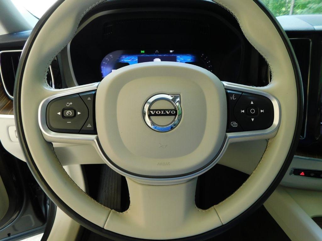 Volvo XC60 T8 Momentum Hybrid 2022