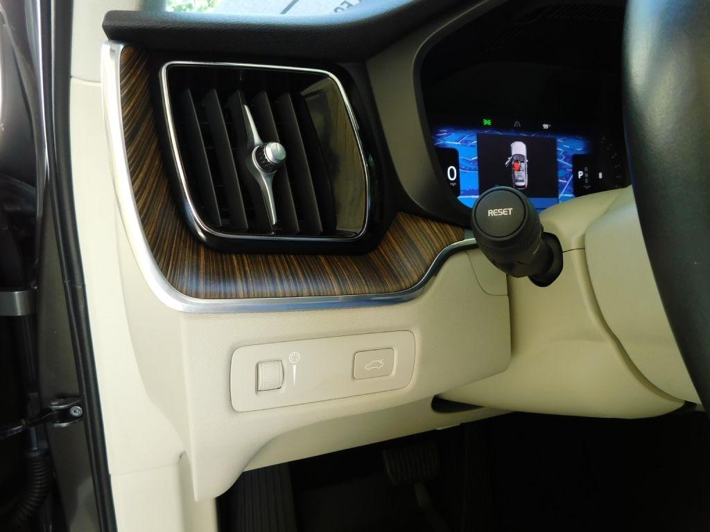 Volvo XC60 T8 Momentum Hybrid 2022