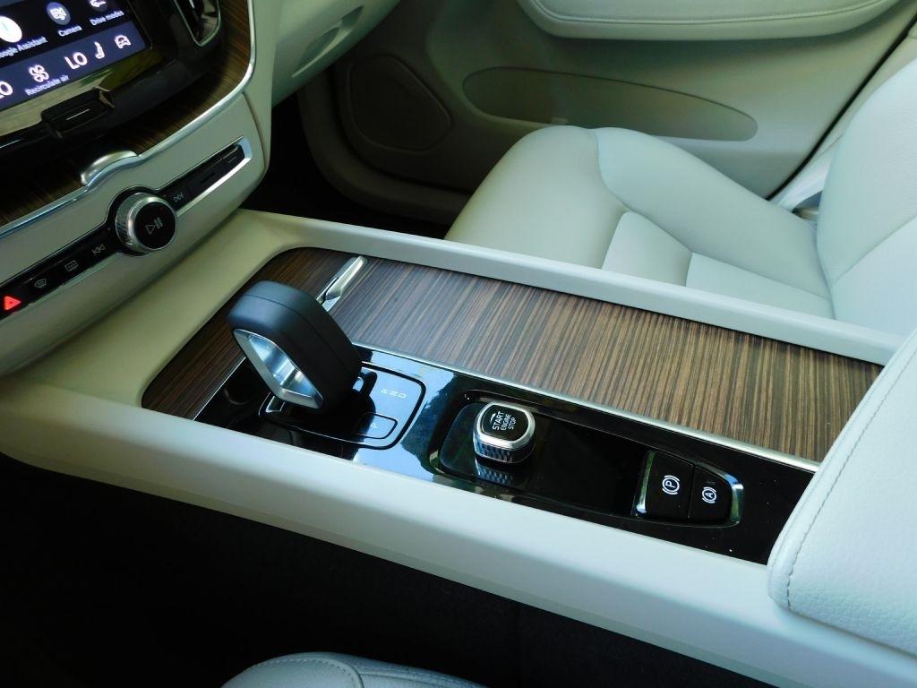 Volvo XC60 T8 Momentum Hybrid 2022