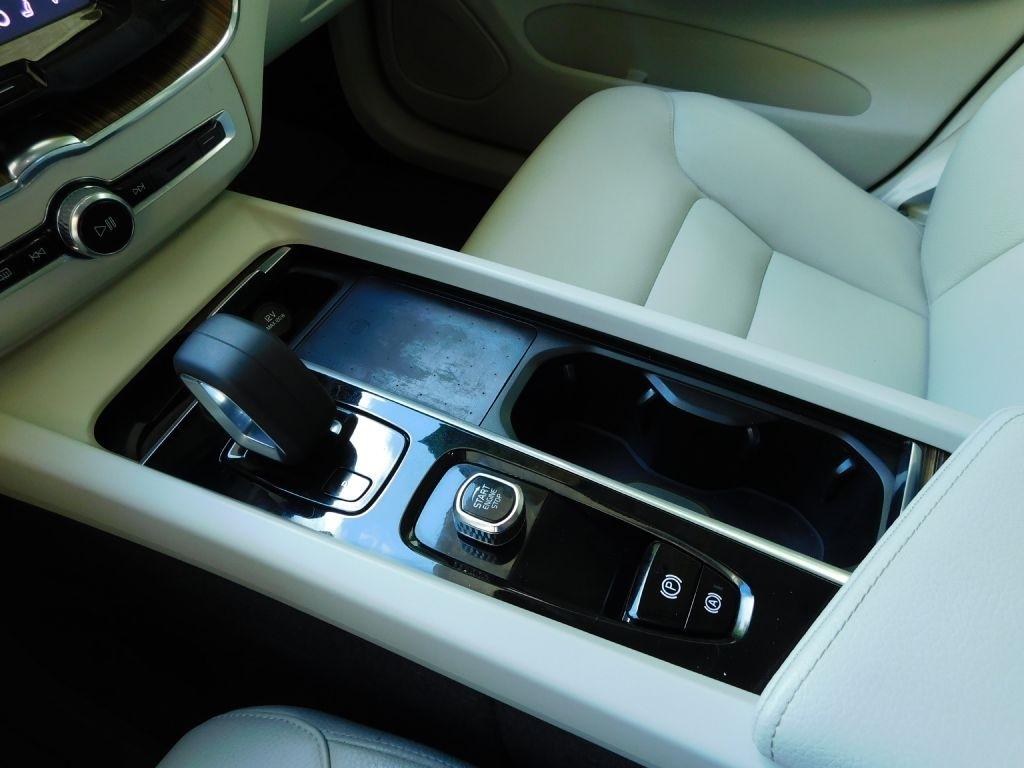 Volvo XC60 T8 Momentum Hybrid 2022