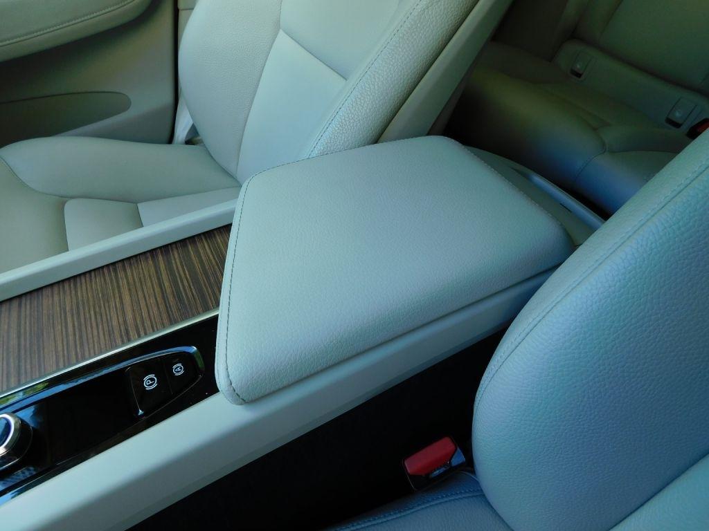 Volvo XC60 T8 Momentum Hybrid 2022