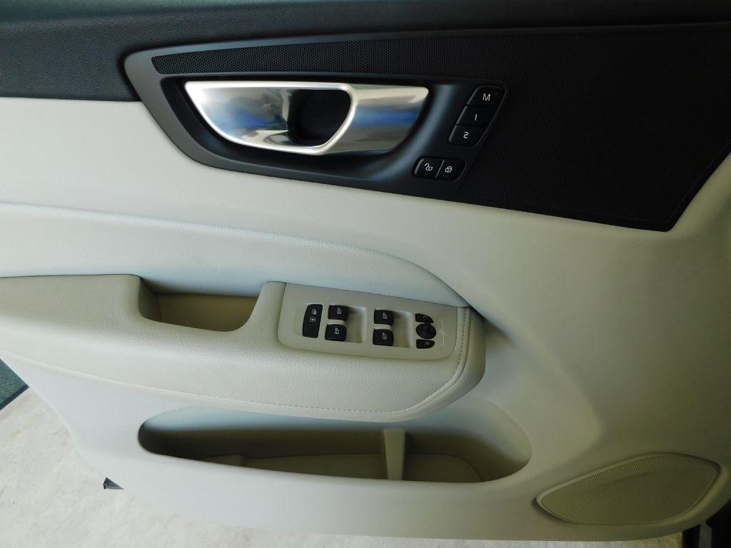 Volvo XC60 T8 Momentum Hybrid 2022