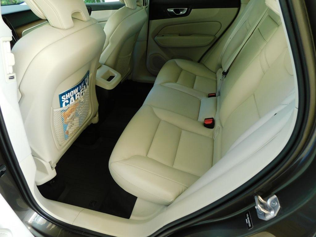 Volvo XC60 T8 Momentum Hybrid 2022