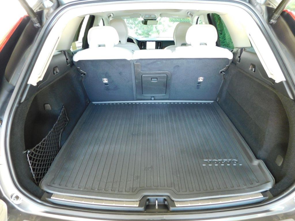 Volvo XC60 T8 Momentum Hybrid 2022