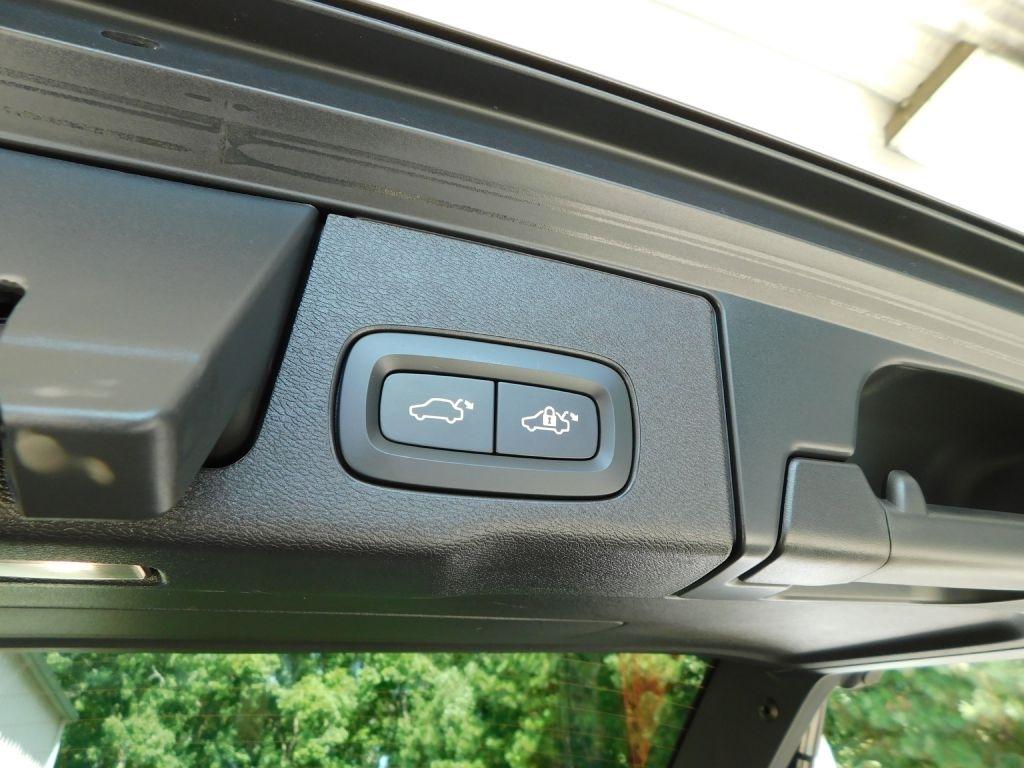 Volvo XC60 T8 Momentum Hybrid 2022