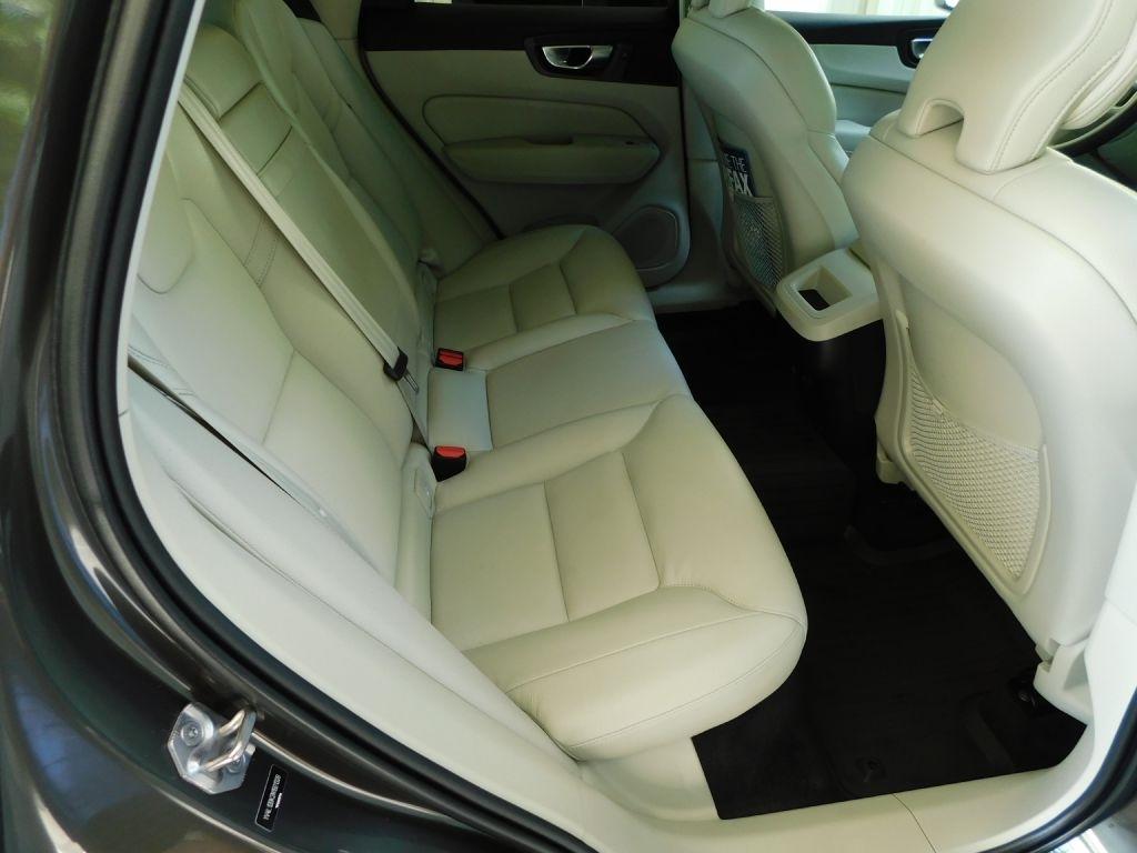 Volvo XC60 T8 Momentum Hybrid 2022
