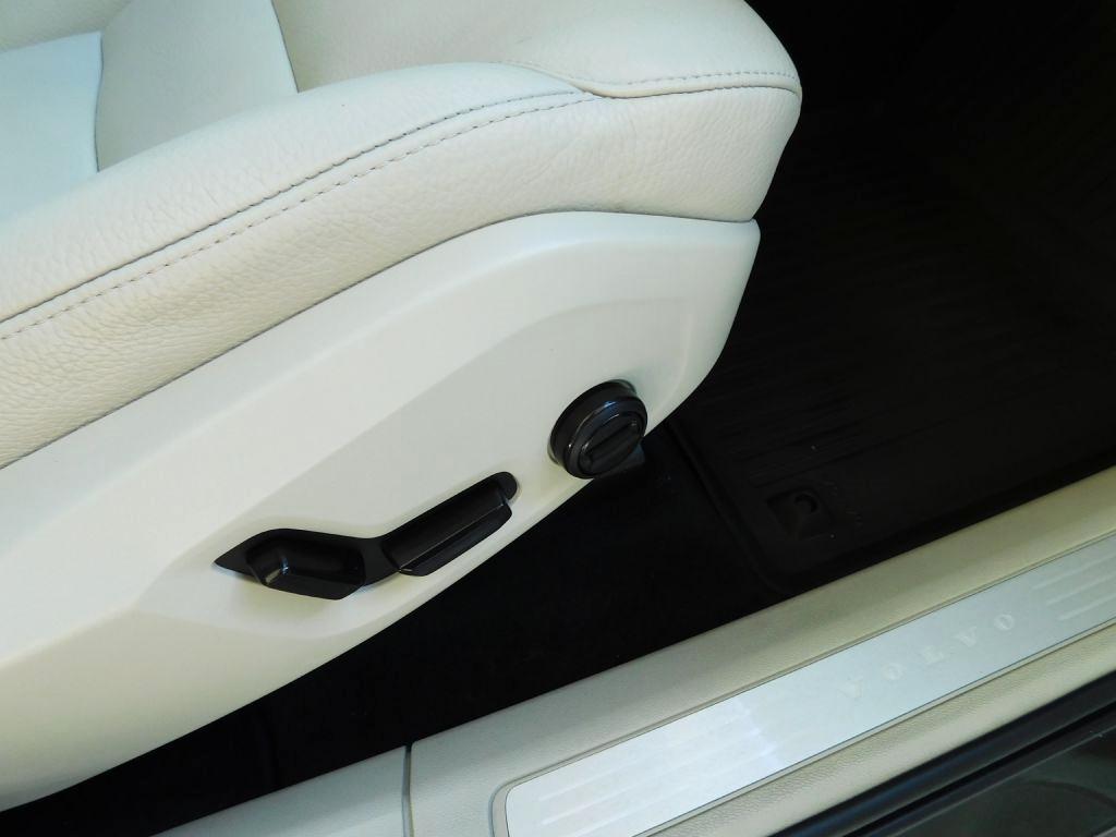Volvo XC60 T8 Momentum Hybrid 2022