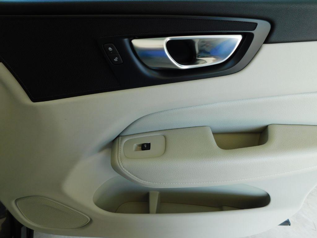 Volvo XC60 T8 Momentum Hybrid 2022
