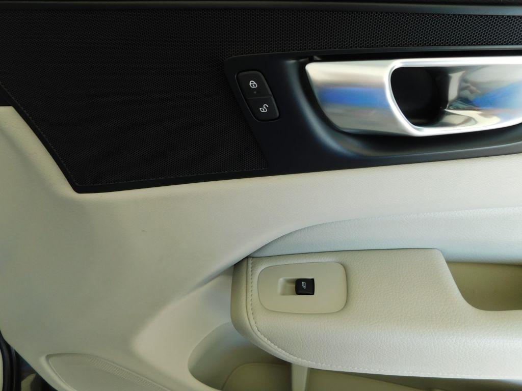 Volvo XC60 T8 Momentum Hybrid 2022