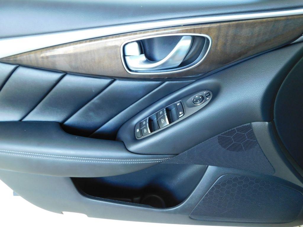 Infiniti Q50 3.0t LUXE 2019