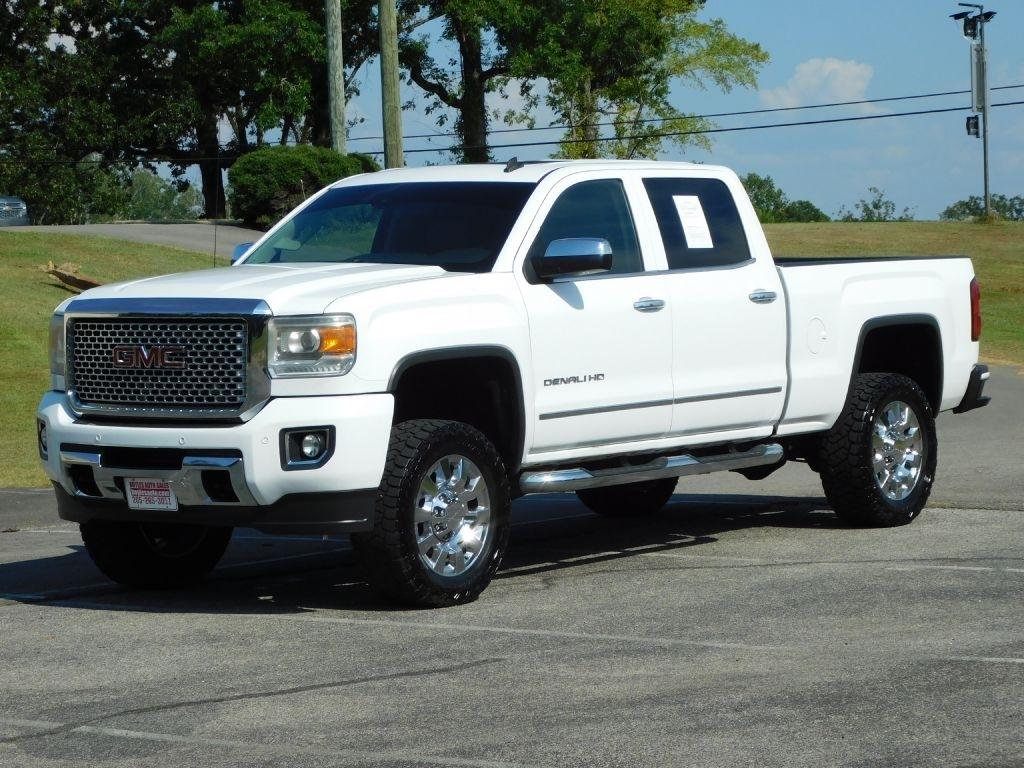 GMC Sierra 2500HD Denali Crew Cab 4WD 2015
