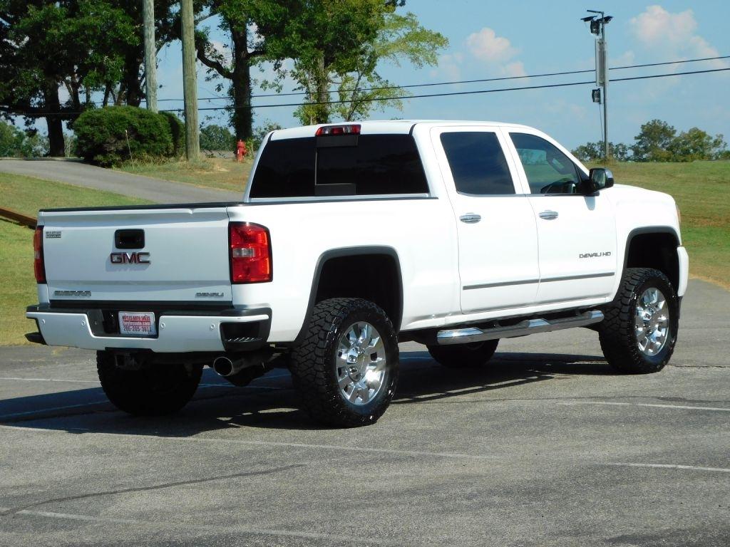 GMC Sierra 2500HD Denali Crew Cab 4WD 2015