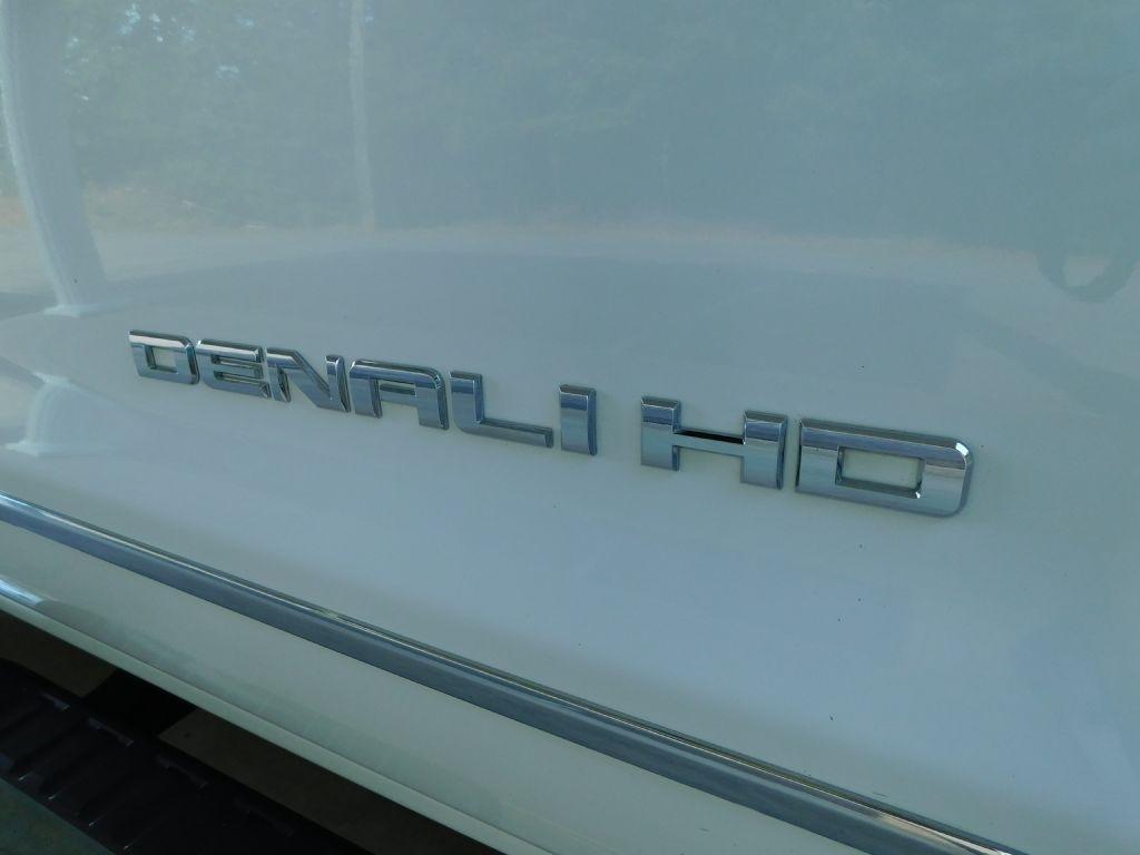 GMC Sierra 2500HD Denali Crew Cab 4WD 2015
