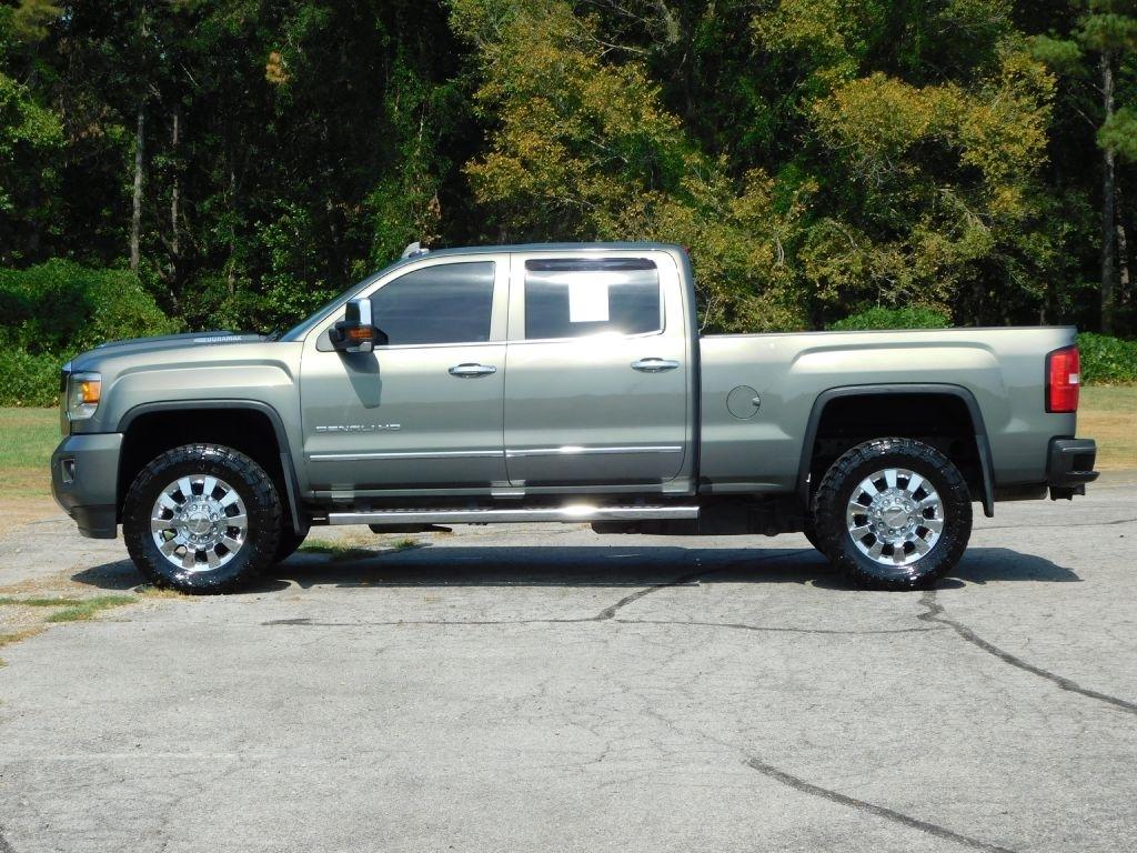 GMC Sierra 2500HD Denali Crew Cab 4WD 2017
