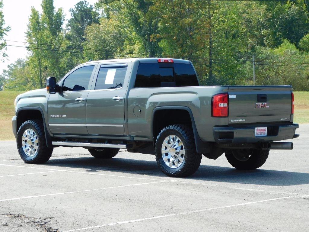 GMC Sierra 2500HD Denali Crew Cab 4WD 2017
