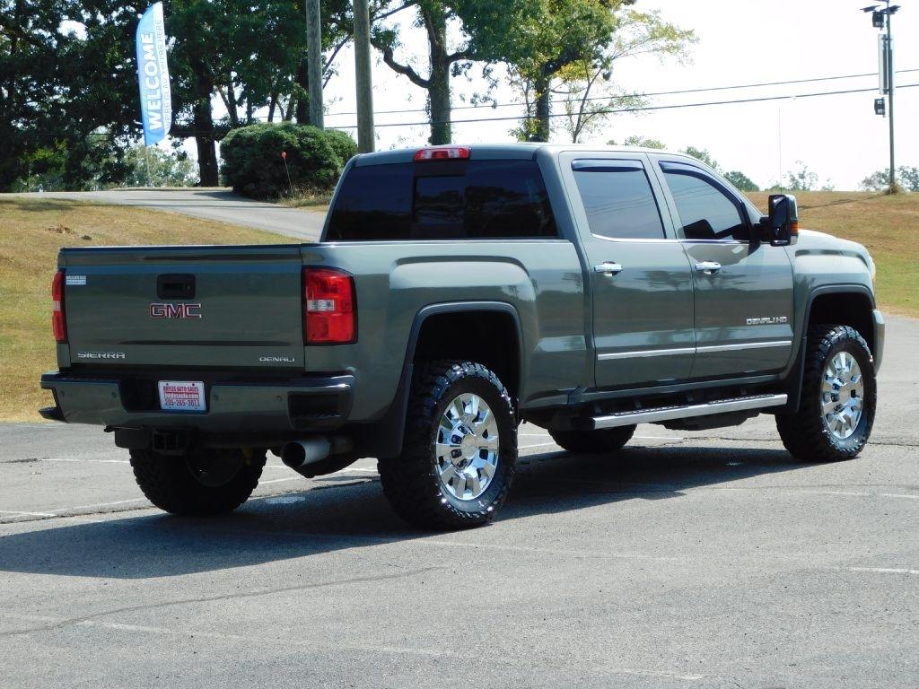 GMC Sierra 2500HD Denali Crew Cab 4WD 2017