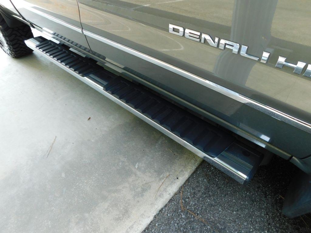 GMC Sierra 2500HD Denali Crew Cab 4WD 2017