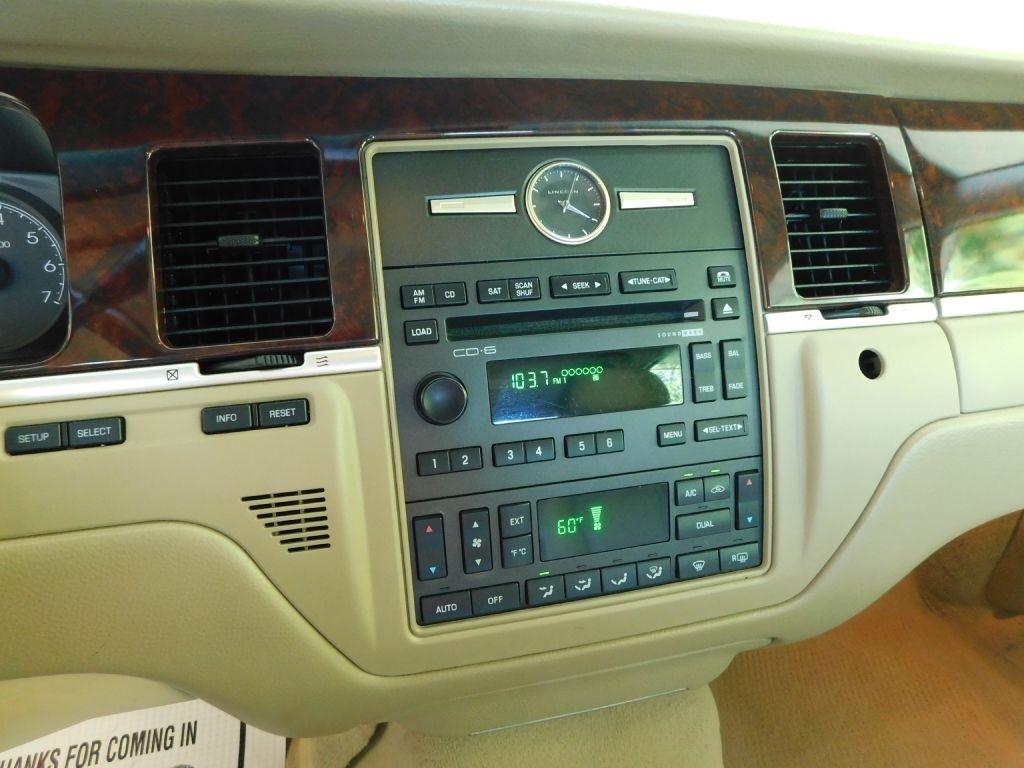Lincoln Town Car Signature Limited 2006