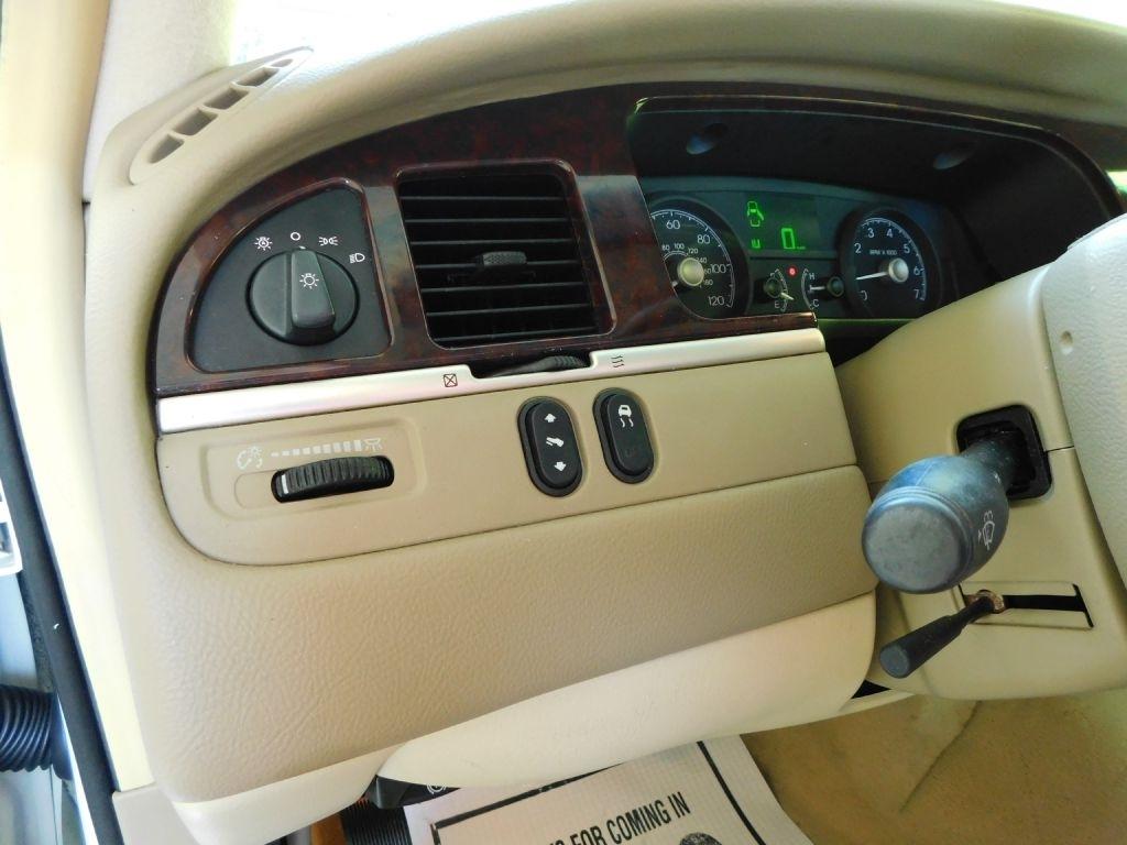 Lincoln Town Car Signature Limited 2006