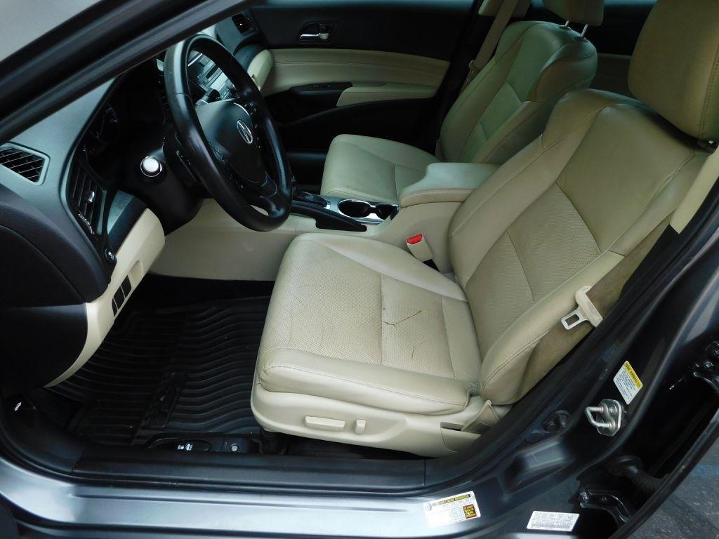 Acura ILX 5-Spd AT w/ Technology Package 2013
