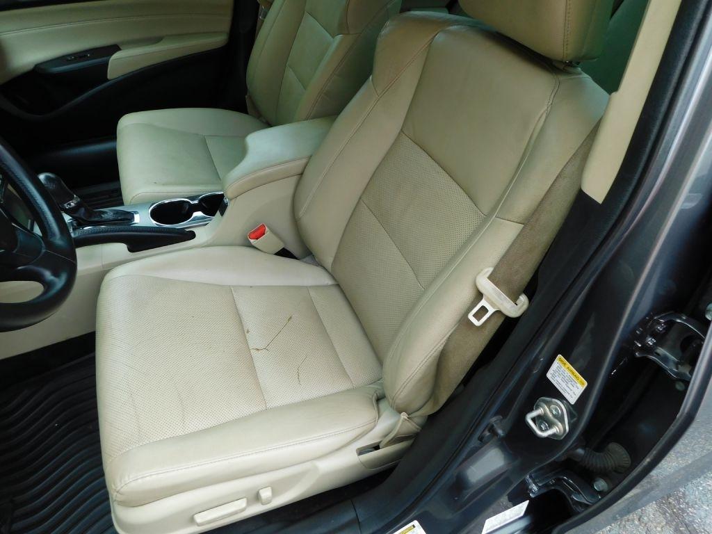 Acura ILX 5-Spd AT w/ Technology Package 2013