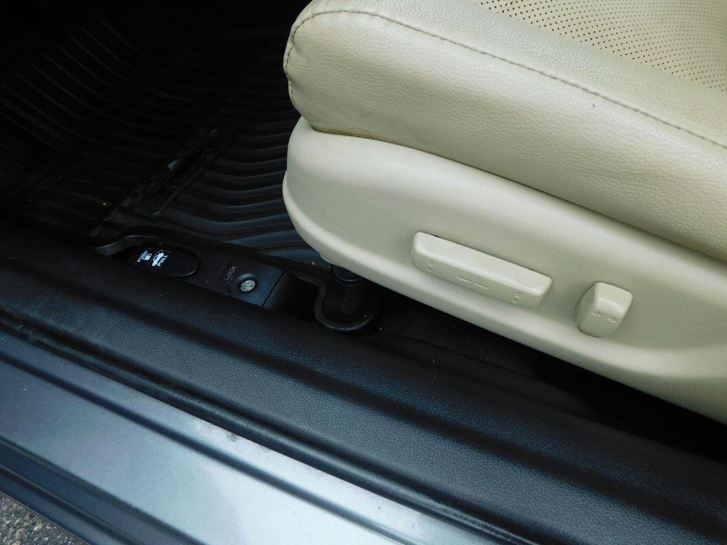 Acura ILX 5-Spd AT w/ Technology Package 2013