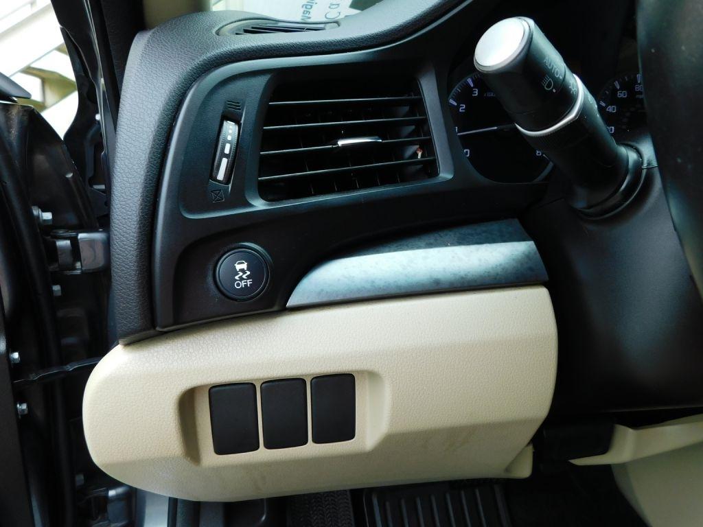Acura ILX 5-Spd AT w/ Technology Package 2013
