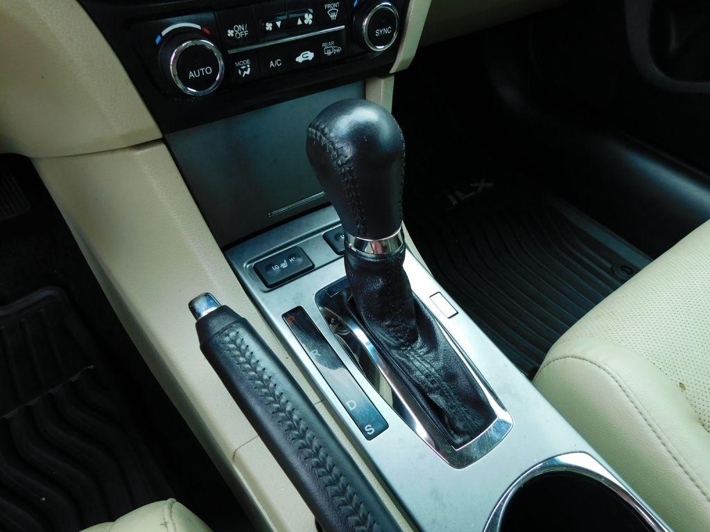 Acura ILX 5-Spd AT w/ Technology Package 2013