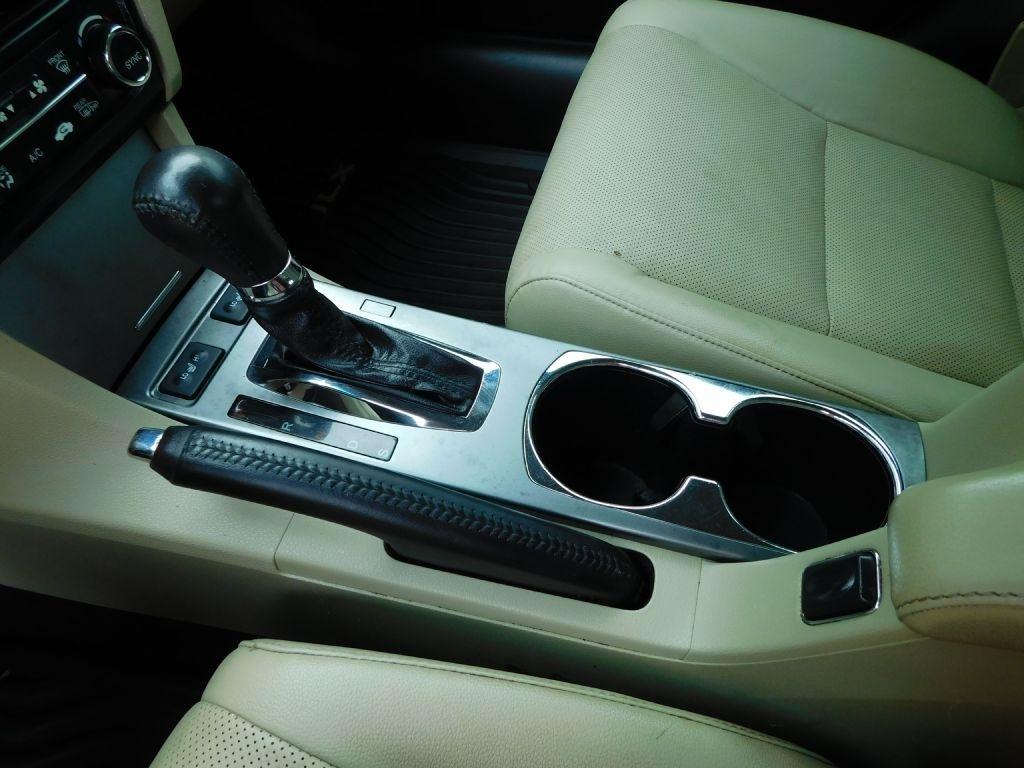 Acura ILX 5-Spd AT w/ Technology Package 2013