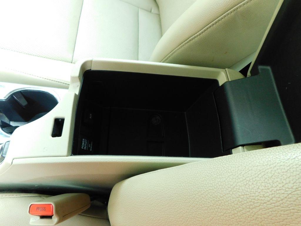 Acura ILX 5-Spd AT w/ Technology Package 2013
