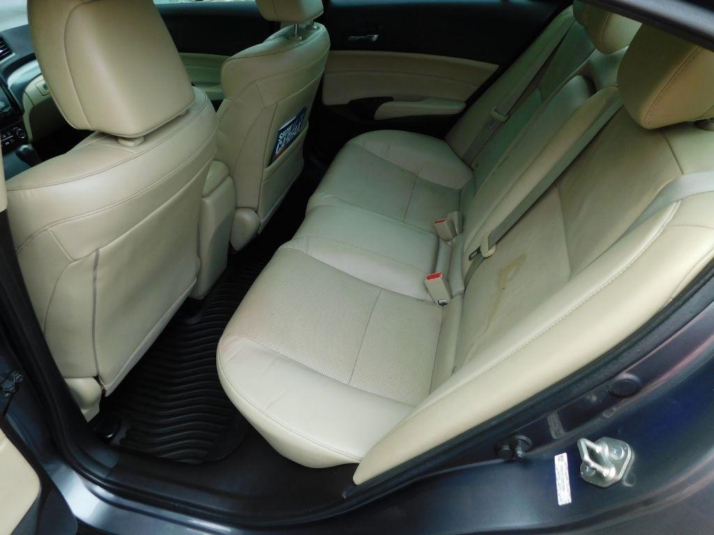 Acura ILX 5-Spd AT w/ Technology Package 2013