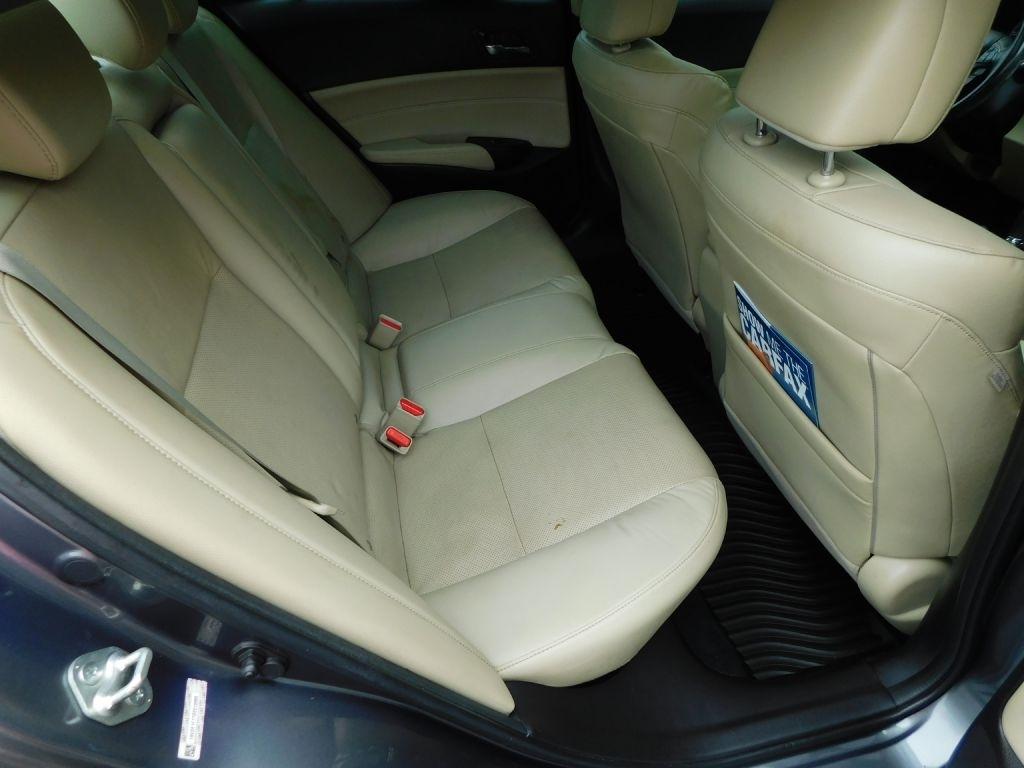 Acura ILX 5-Spd AT w/ Technology Package 2013