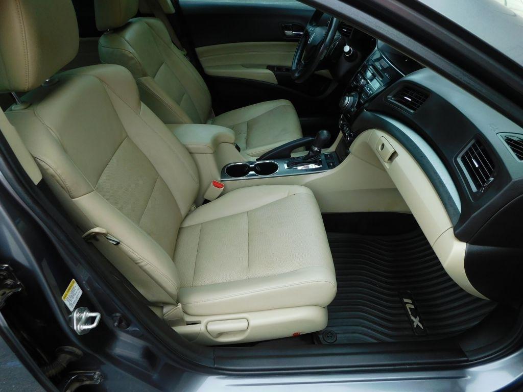 Acura ILX 5-Spd AT w/ Technology Package 2013