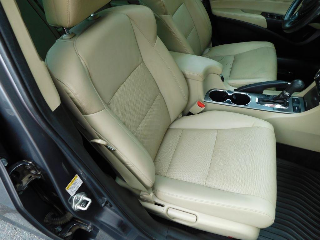 Acura ILX 5-Spd AT w/ Technology Package 2013