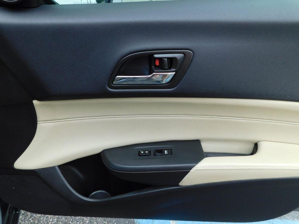 Acura ILX 5-Spd AT w/ Technology Package 2013