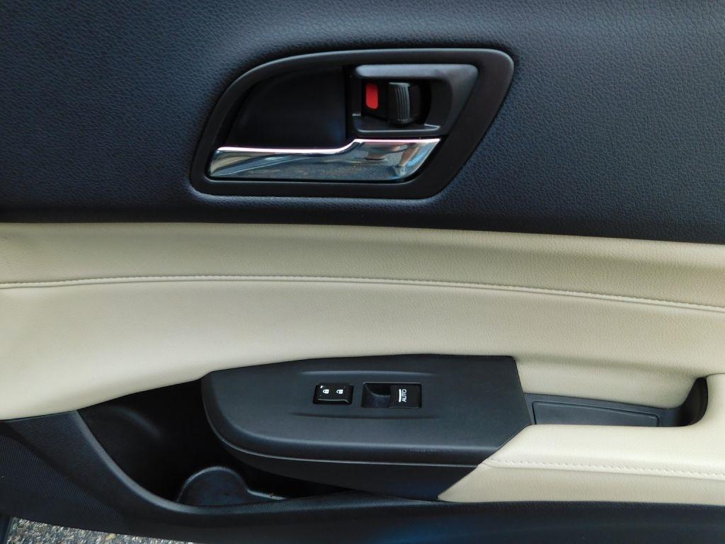 Acura ILX 5-Spd AT w/ Technology Package 2013